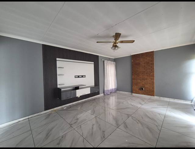 3 BEDROOM HOUSE FOR SALE IN VANDERBIJLPARK SE 2